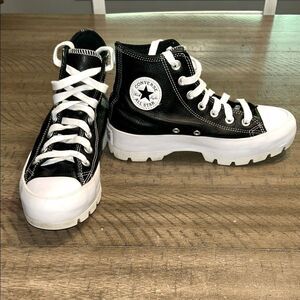 Women’s Converse Chuck Taylor All Star  leather Lugged High Top size 5.5